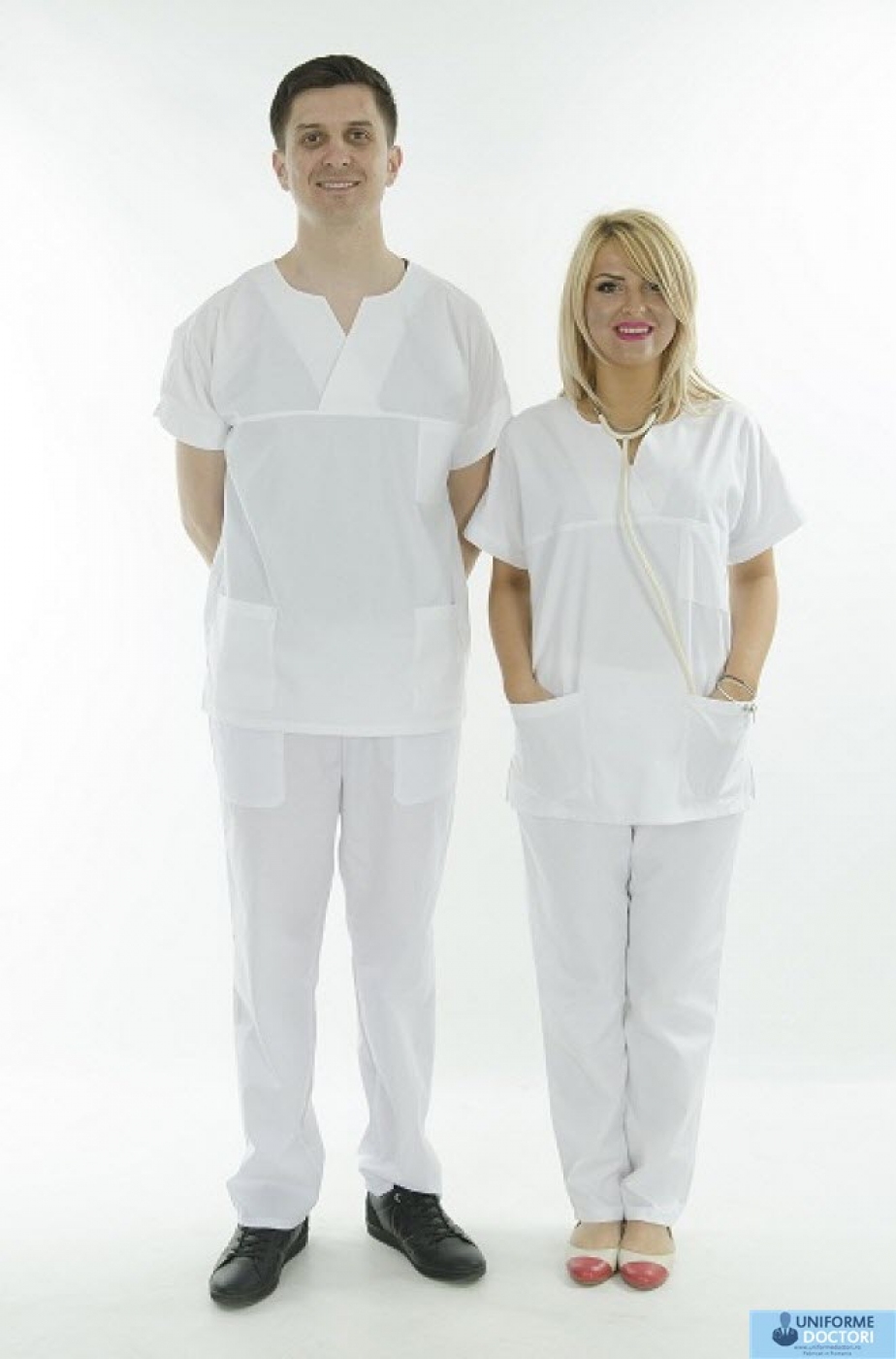 Uniforme medicale â€“ Bluza medicala cu maneca scurta si guler in achior