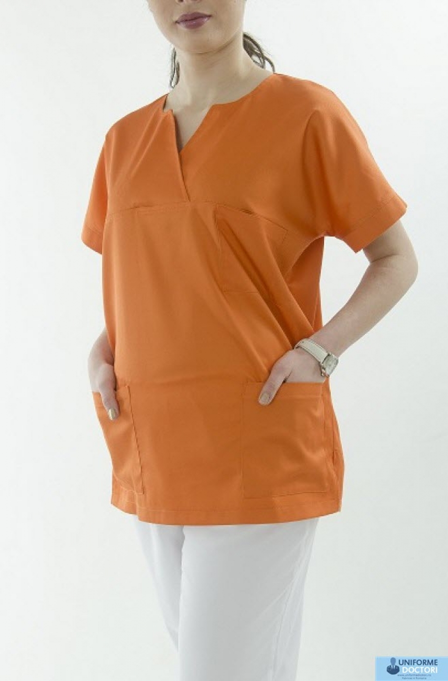 Uniforme medicale – Bluza medicala cu maneca scurta si guler in achior