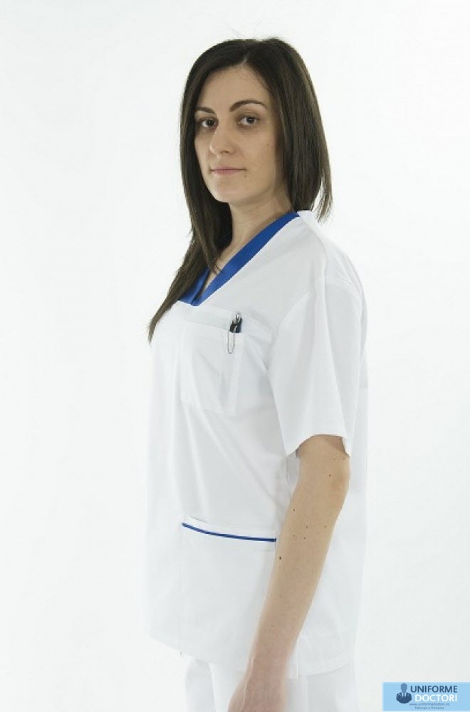 Uniforme medicale â€“ Bluza medicala cu maneca scurta si guler in achior, model bicolor