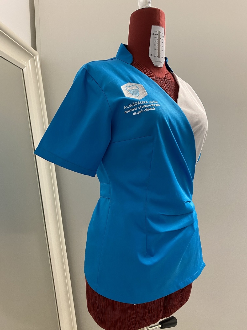 Uniforme medicale personalizate broderie - Uniforma stomatolog | Clinic
