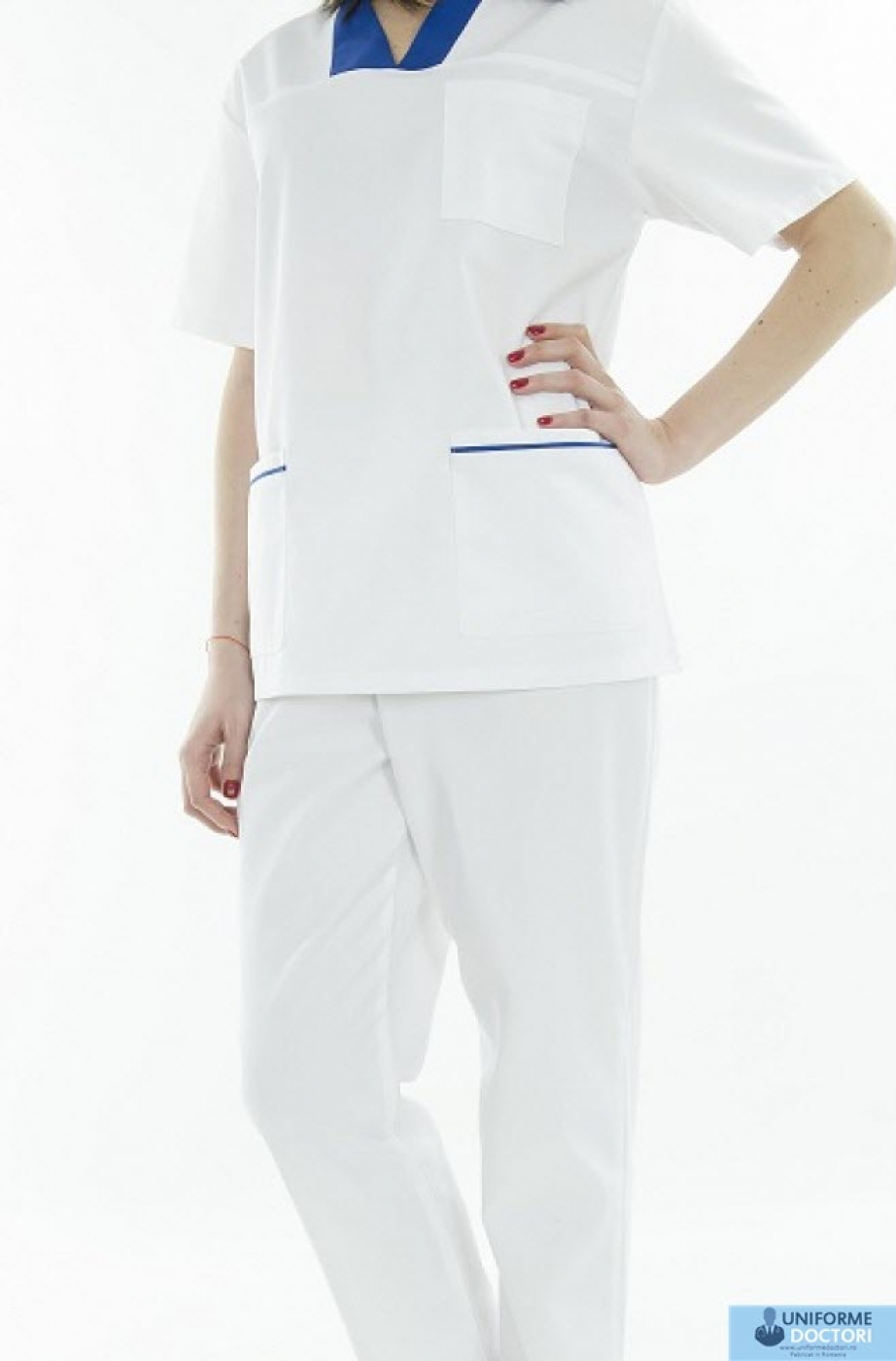 Uniforme medicale â€“ Bluza medicala cu maneca scurta si guler in achior, model bicolor