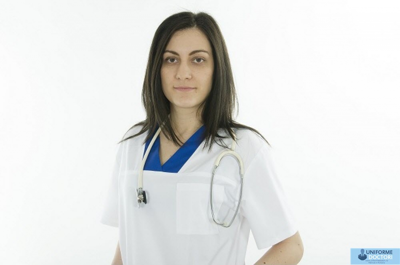 Uniforme medicale â€“ Bluza medicala cu maneca scurta si guler in achior, model bicolor