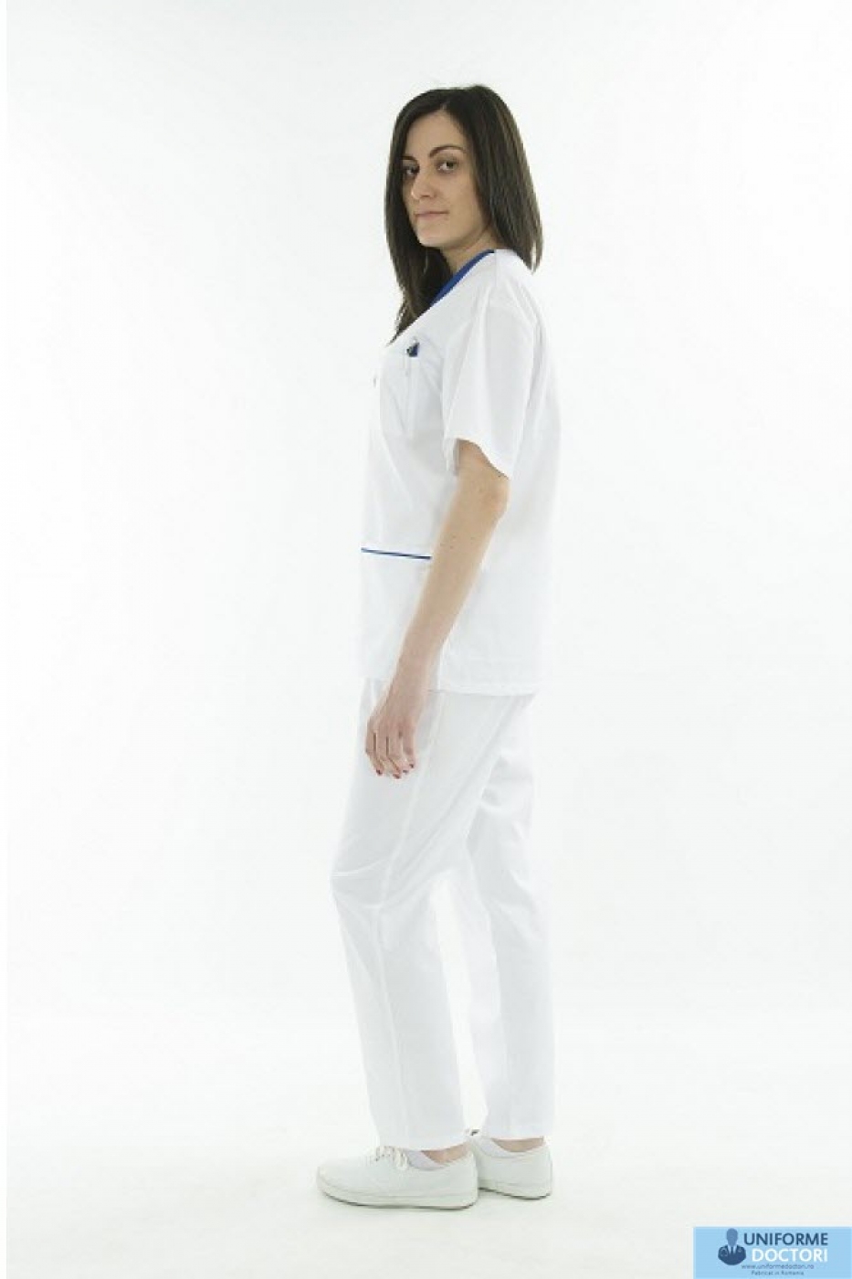 Uniforme medicale â€“ Bluza medicala cu maneca scurta si guler in achior, model bicolor