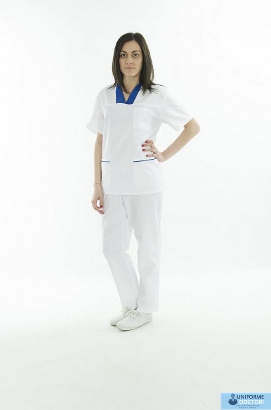 Uniforme medicale â€“ Bluza medicala cu maneca scurta si guler in achior, model bicolor