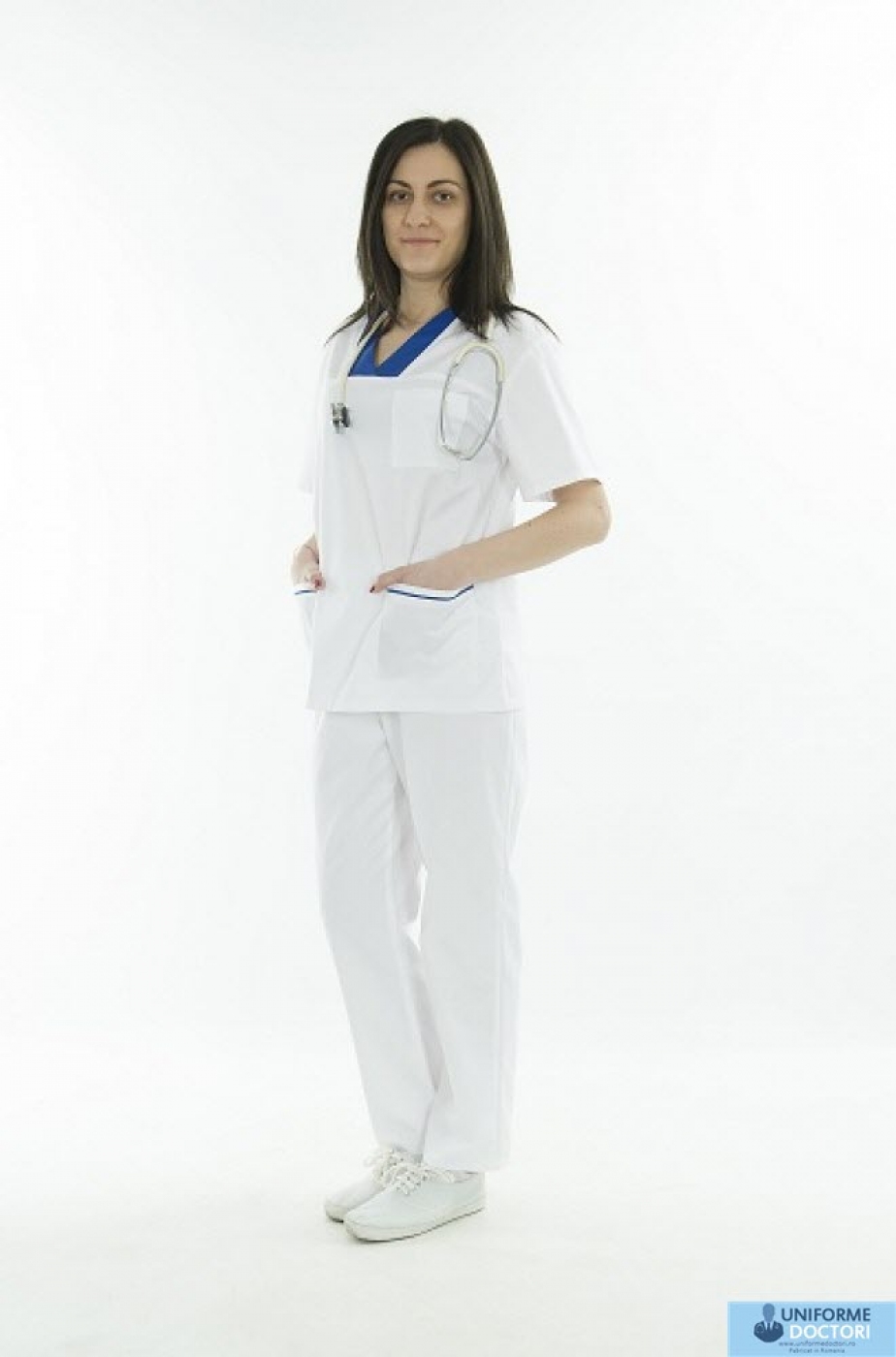 Uniforme medicale â€“ Bluza medicala cu maneca scurta si guler in achior, model bicolor