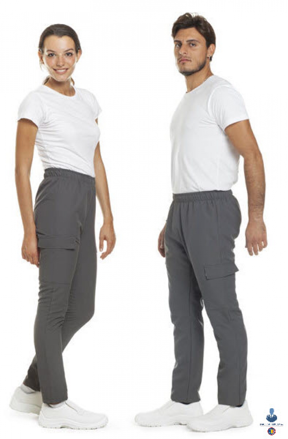 Pantaloni medicali microfibra, cu buzunare laterale tip cargo, elastic si snur in talie, model slim-fit
