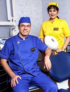 Uniforme medicale personalizate - Uniforma medic stomatolog | Clinica Art Implant