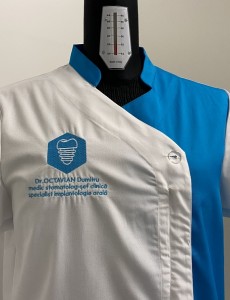 Uniforme medicale personalizate broderie - Uniforma medic stomatolog | Fresno Clinic